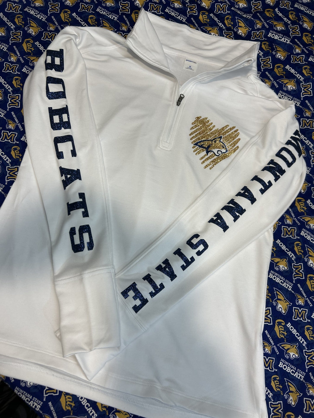 BOBCAT WOMENS 1/4 WHITE WITH SWIRL LOGO